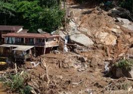ดินถล่ม และโคลนถล่ม (Landslides and Mudslides) - ภัยพิบัติธรรมชาติ